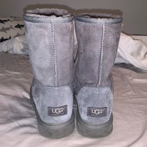 Short gray uggs